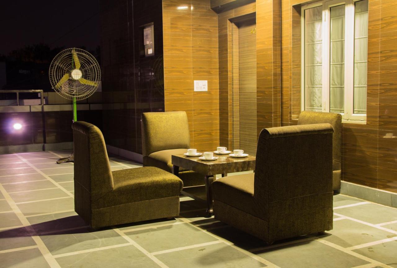 Hotel Pawan Plaza Near Sir Ganga Ram Hospital Delhi  Exterior foto