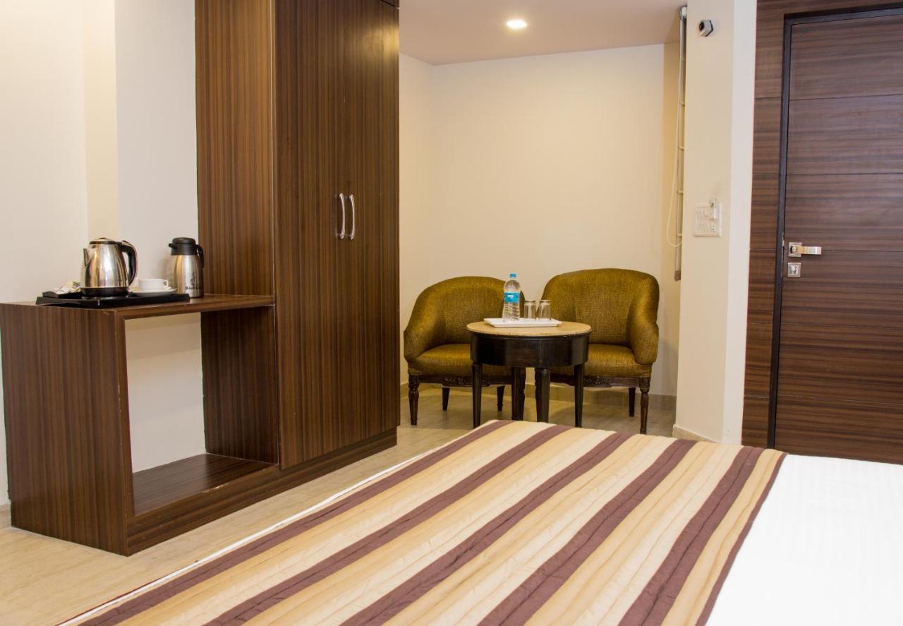 Hotel Pawan Plaza Near Sir Ganga Ram Hospital Delhi  Exterior foto